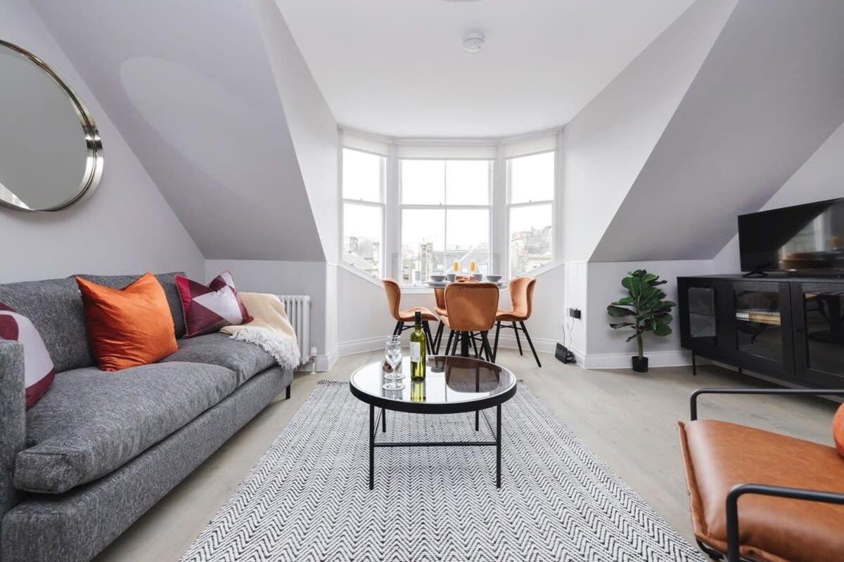 Dragon Suites - City Centre Castle View 1 Bed Apartment Единбург Екстериор снимка